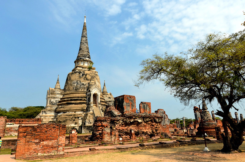 Wat Phra Si Sanpeth and Vihara Phra Mongkhon Bophit