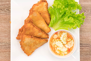 Crispy spring roll stuffed with prawns