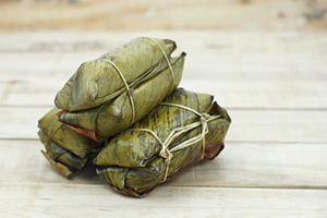 Glutinous rice steamed in banana leaf