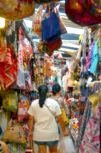 phra arthit pier shops