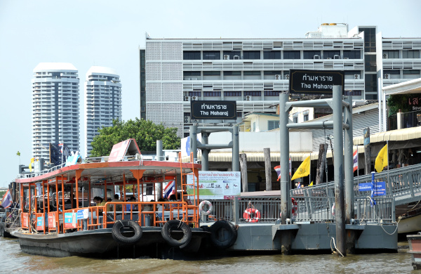 tha maharaj pier bangkok